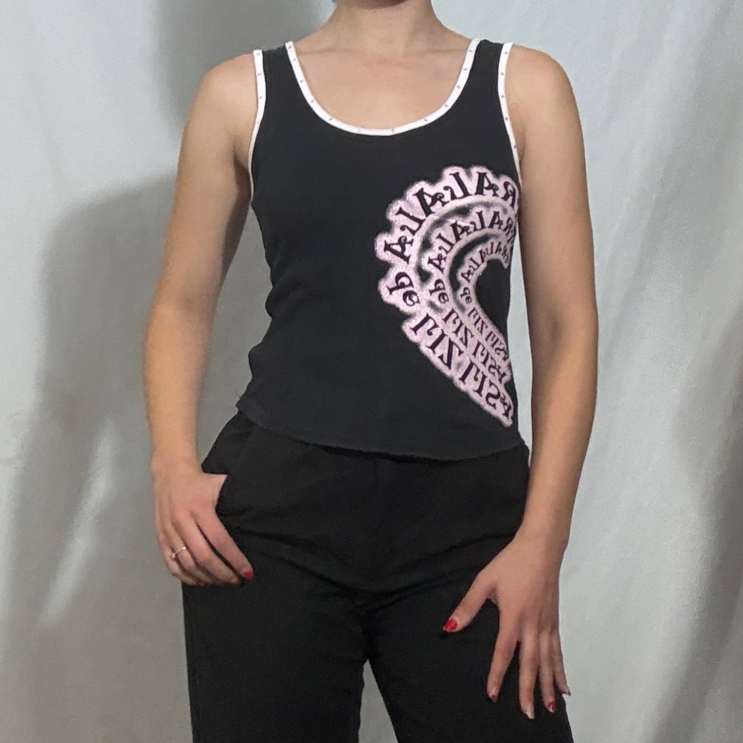 Vintage Y2K Black and white tank top with pink design - Small