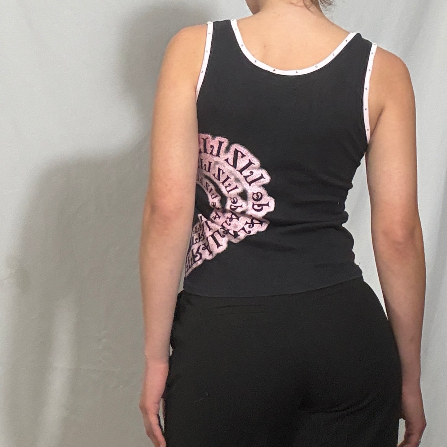 Vintage Y2K Black and white tank top with pink design - Small