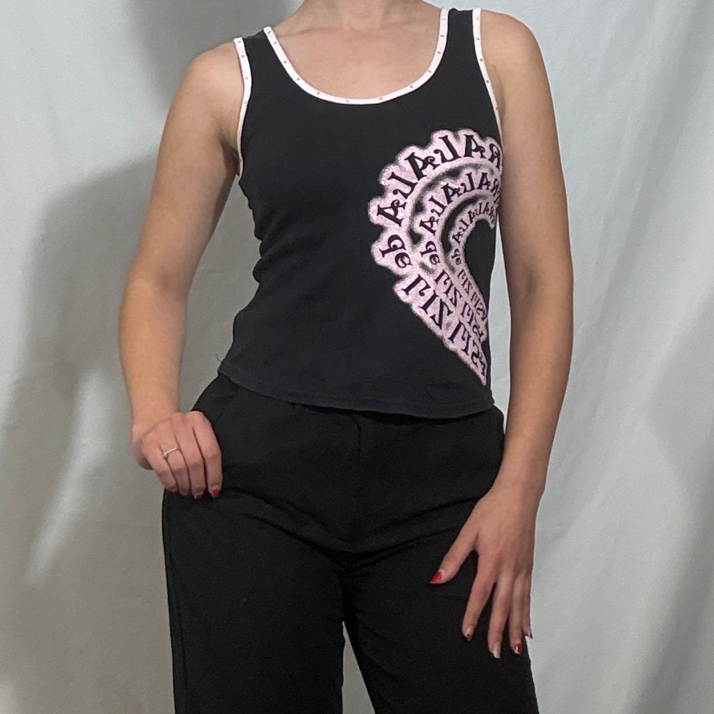 Vintage Y2K Black and white tank top with pink design - Small