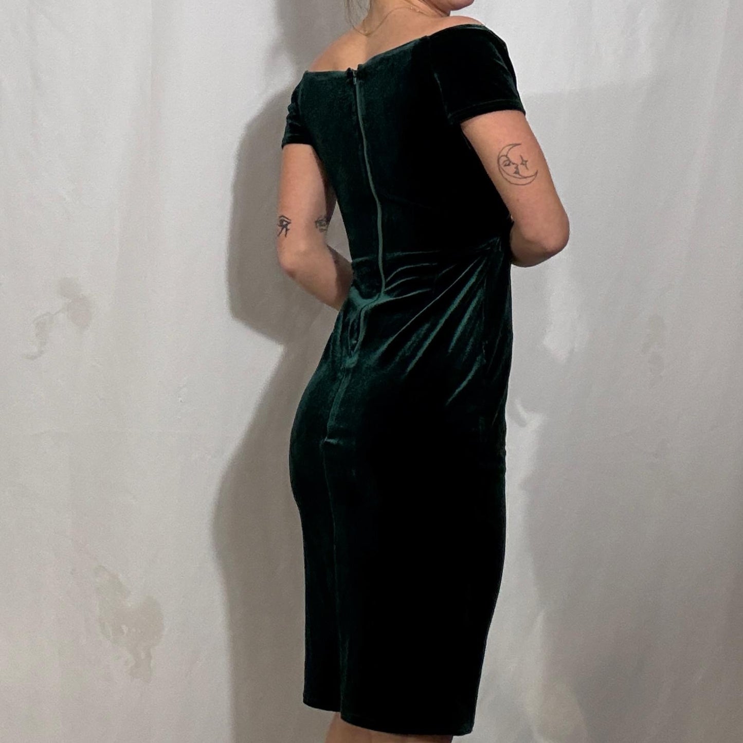 Vintage velvet like green off the shoulder dress - XS