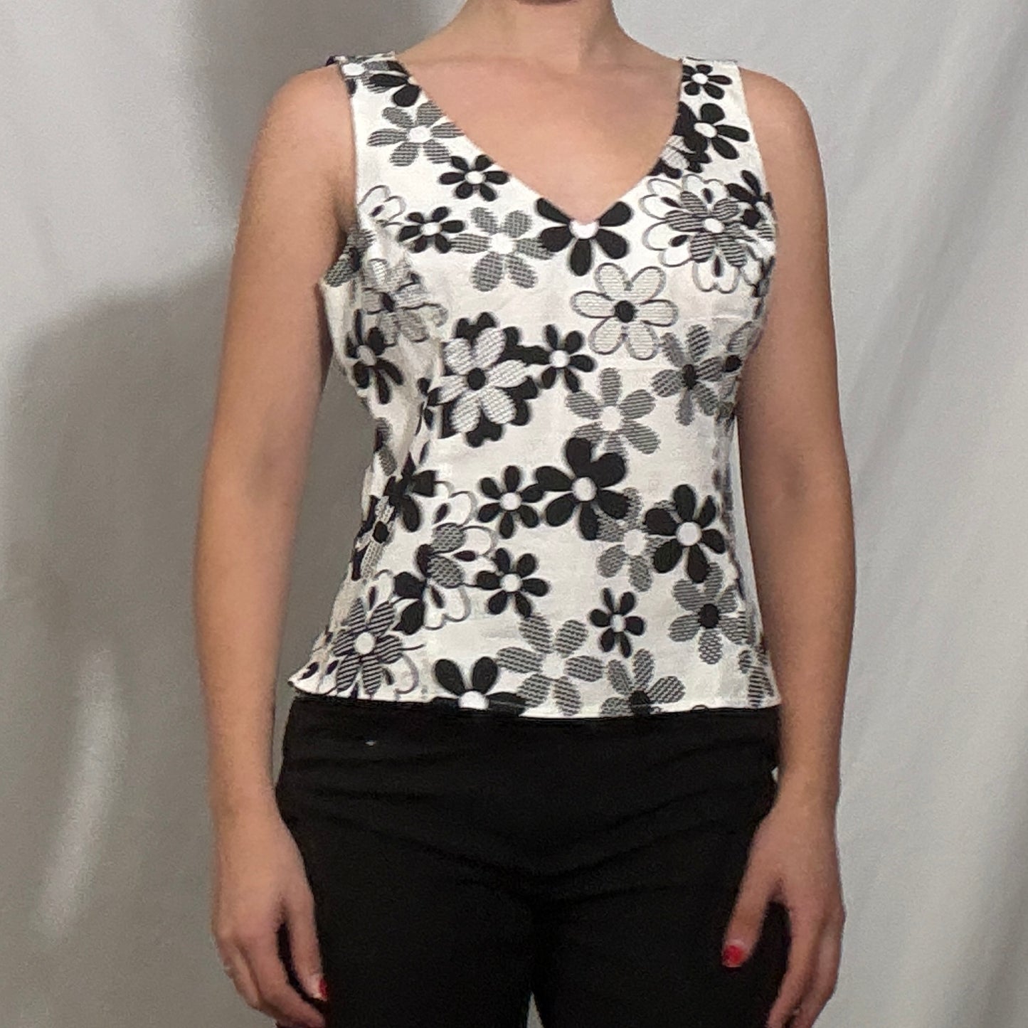 Vintage Y2K White and black floral print sleeveless cami top V-neck - Medium